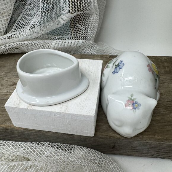 Vintage Sleeping Cat Trinket Box Lidded Floral design Ceramic Japan - Picture 4 of 6